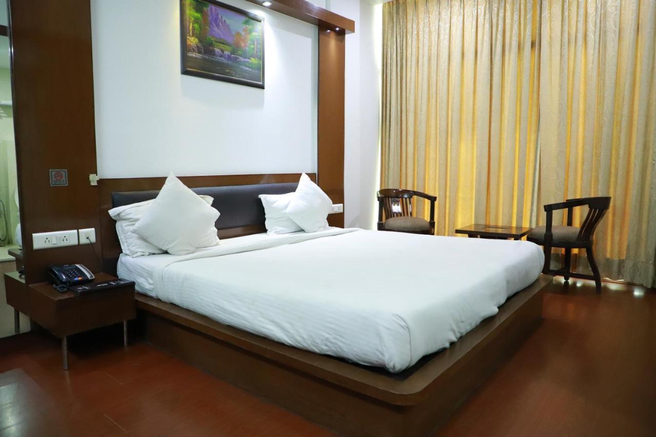 Hotel Parth Inn Ghaziabad Exterior foto
